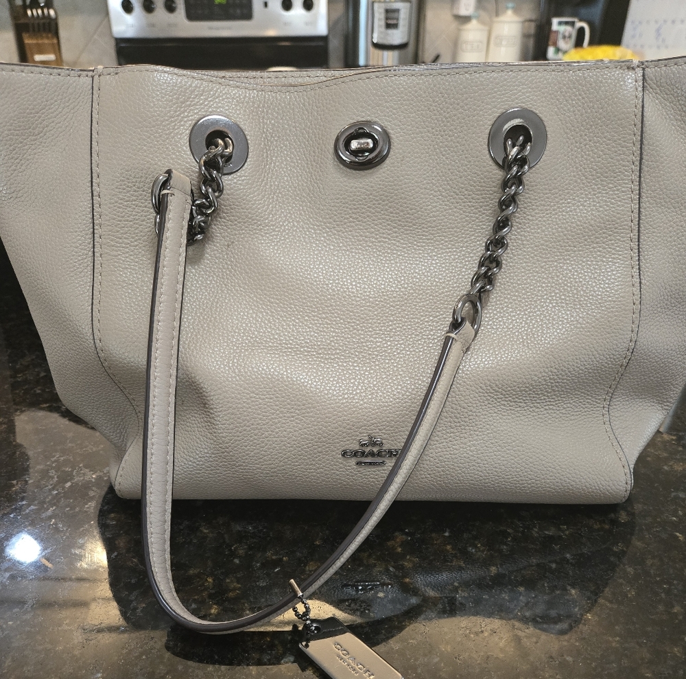 Coach 57107 Turnlock Chain tote
